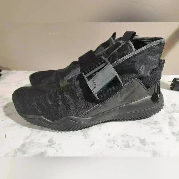 Nike Other - Nike Komyuter SE Triple Black mens size 9.5